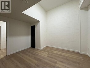 Building Photo - 1374 Wyandotte St E