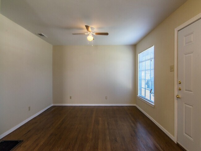 Foto del edificio - 11717 Rupley Ln