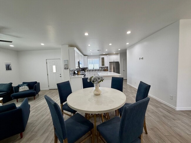 Photo - 6745 N 53rd Dr House