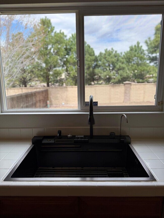 Foto del edificio - 4814 Hawk Meadow Dr