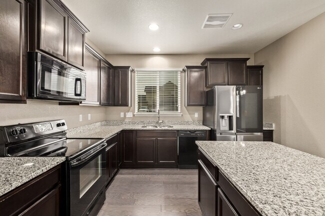 Foto del edificio - Spacious 5BR House in Aurora