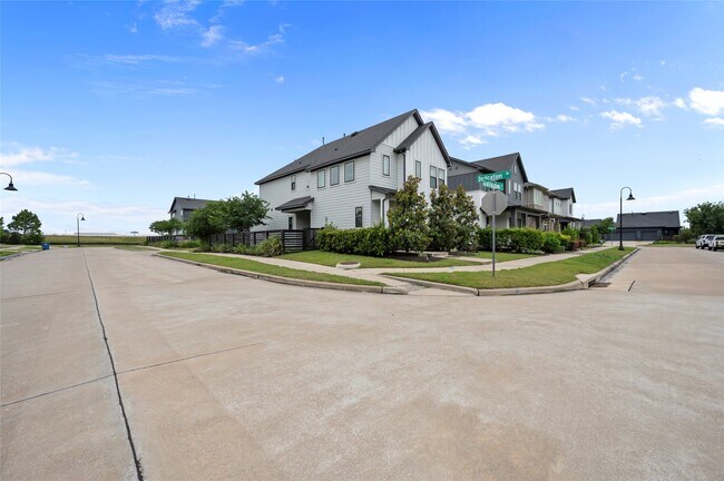 Foto del edificio - 18503 Gratification Ln