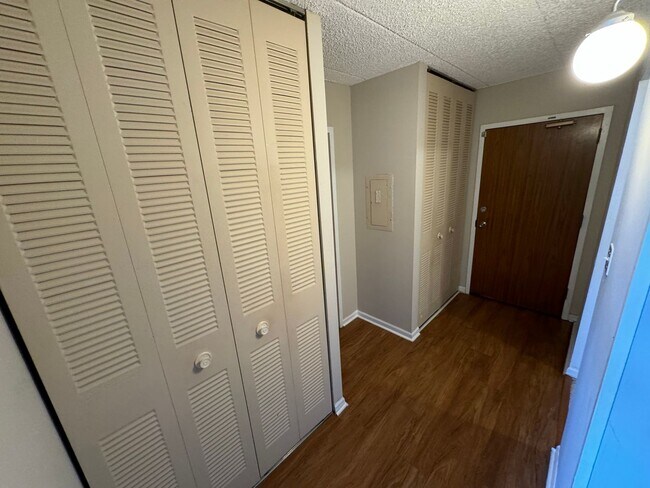 Building Photo - Apartment for Rent