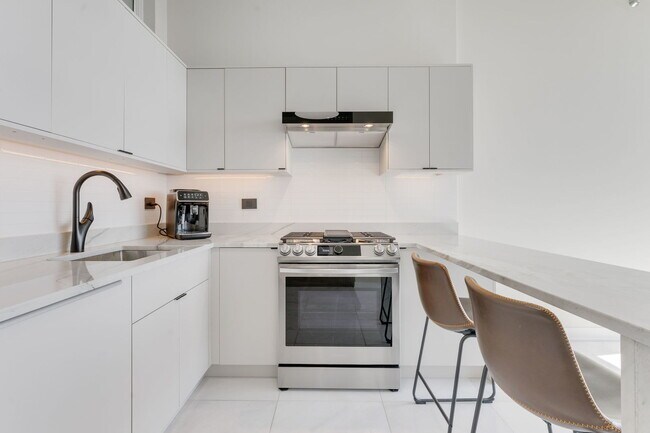Foto del edificio - 235 W Van Buren St