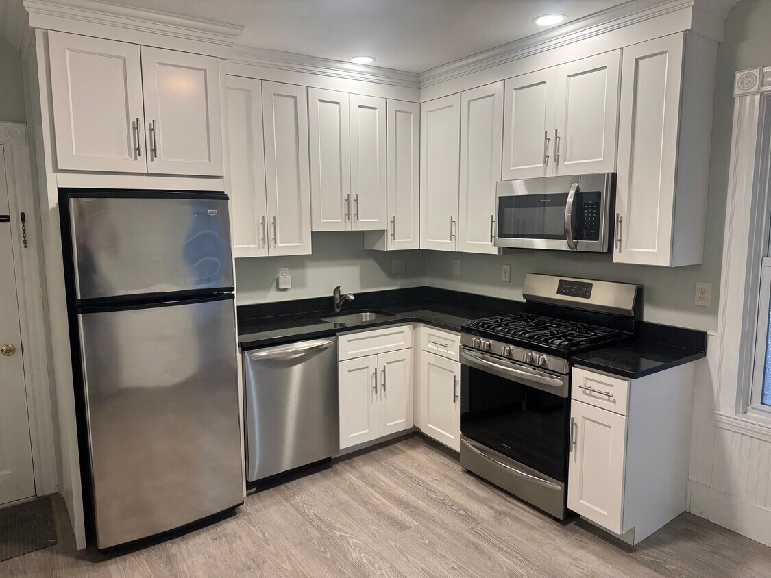 Photo - 10 Crescent Hl (Wakefield, MA)