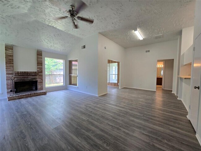 Foto del edificio - 7011 Foxmont Ln