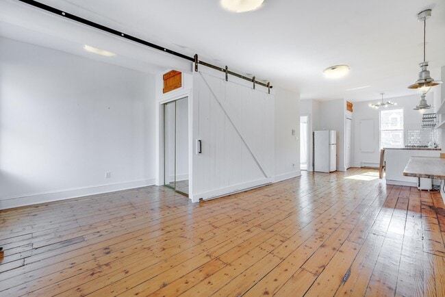 Building Photo - 223 8th St