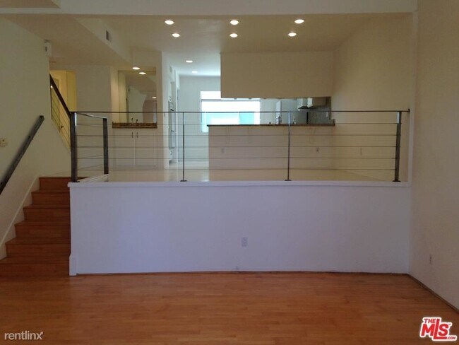 Foto del edificio - 13107 Mindanao Way