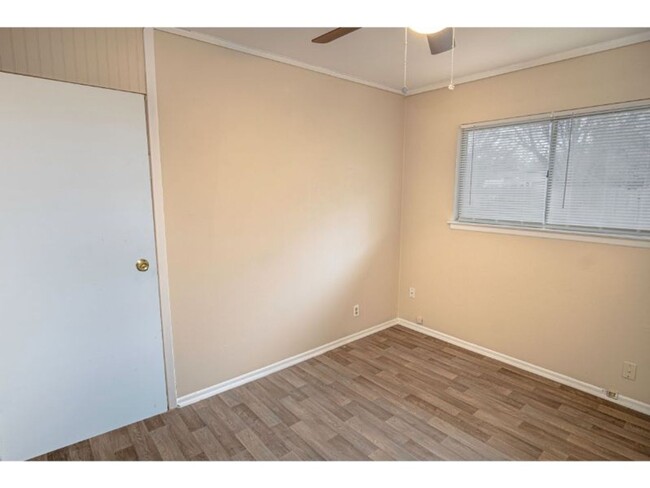 Building Photo - Convenient 4-Bedroom Stay Near Downtown & ...