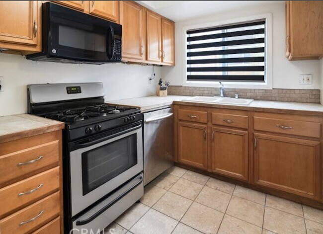 Kitchen - 1890 S Cochran Ave
