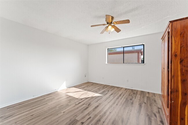 Foto del edificio - 9723 Cedar Bluff Dr