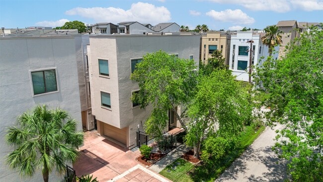 Building Photo - 731 Reinerman St