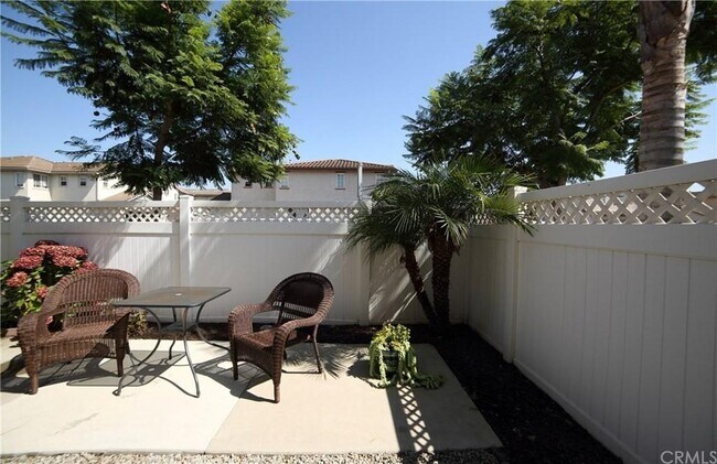 Foto del edificio - 2345 Nightshade Ln