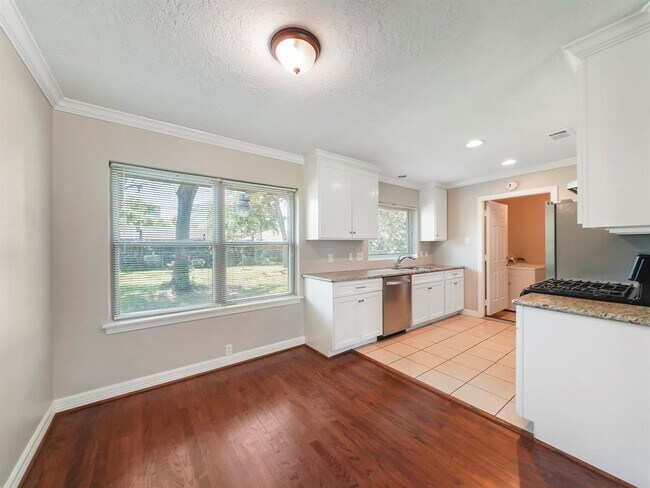 Foto del edificio - 1115 W 31st St
