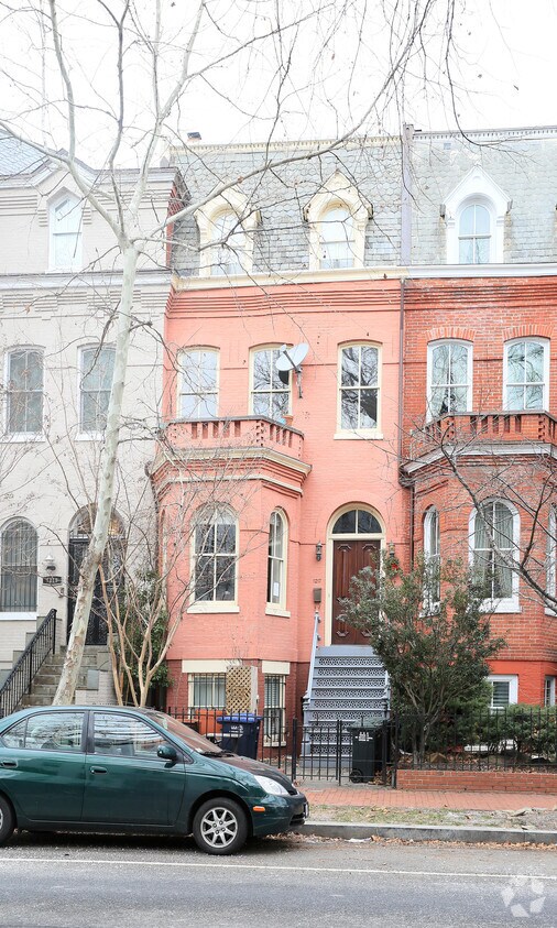 Building Photo - 1217 Q St Nw