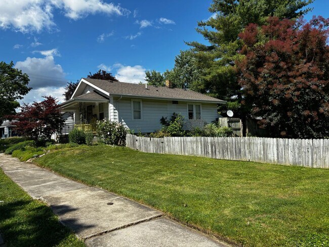 Building Photo - Small Home with Historic Character and Bea...