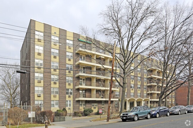 Foto principal - 140-55 34th Ave