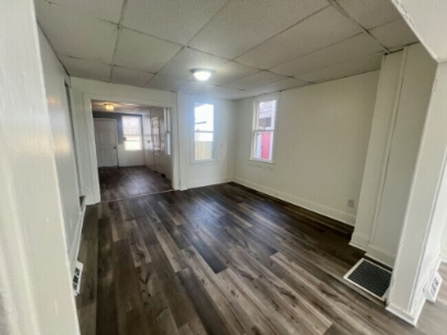 Foto del edificio - AVAILABLE FOR SHOWING!!! 4BR / 1BA.