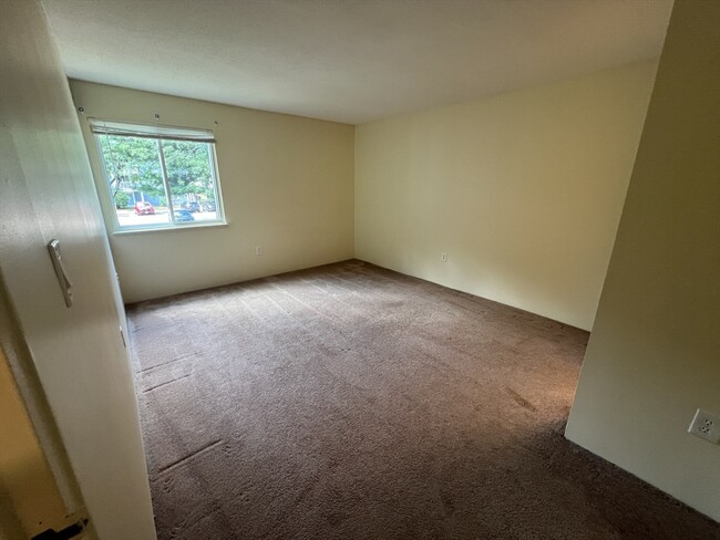 Building Photo - 52 Silver Hill Ln