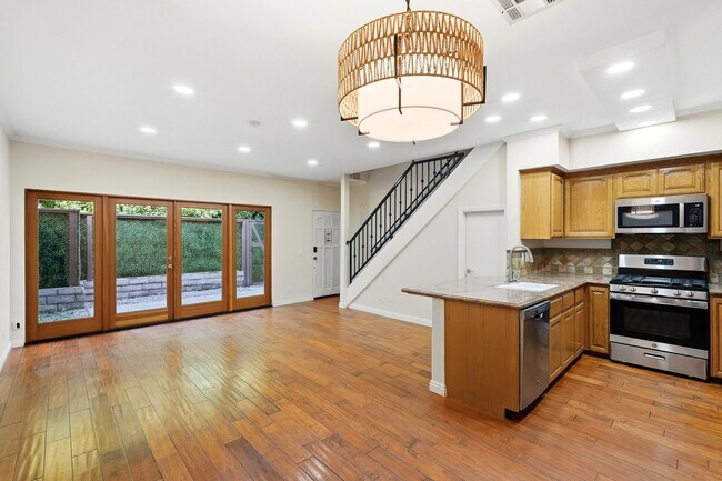 Foto del edificio - 2406 Aviation Blvd