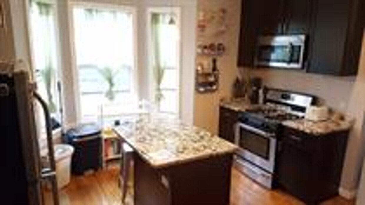 Primary Photo - 20 Pinckney St