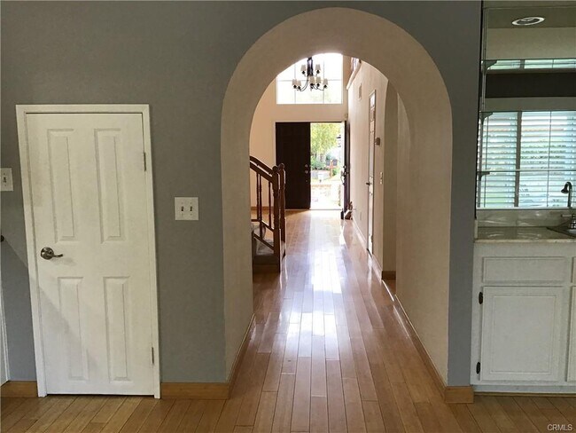 Vista a la puerta principal - 20111 Cavern Ct
