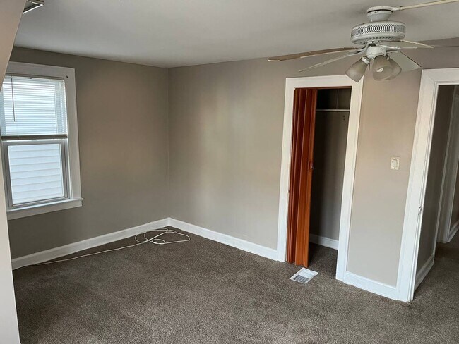 Foto del edificio - 8837 S Saginaw Ave