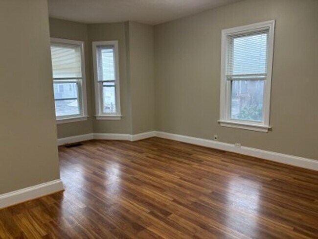 Foto del edificio - Huge, Renovated Allston 7 Bed/3 Bath Townhouse on Armington St For 9/1. Students Welcome and NO F...