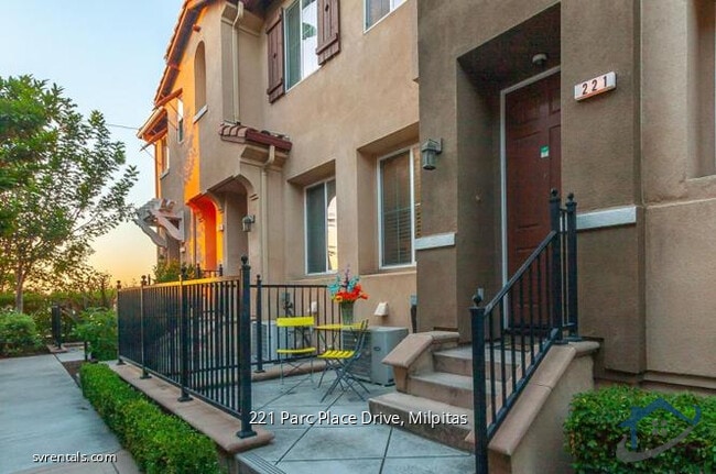 Building Photo - 221 Parc Place Dr