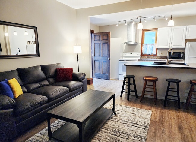 habitaciones completamente amuebladas - 2706-1A Buffalo Rd