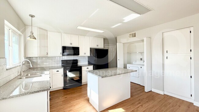 Foto del edificio - 5938 W Ocotillo Rd