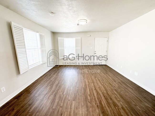 Foto del edificio - 5617 N Donald Ave