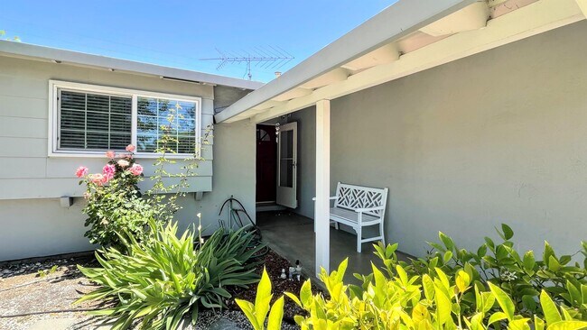 Building Photo - 554 Sobrato Dr