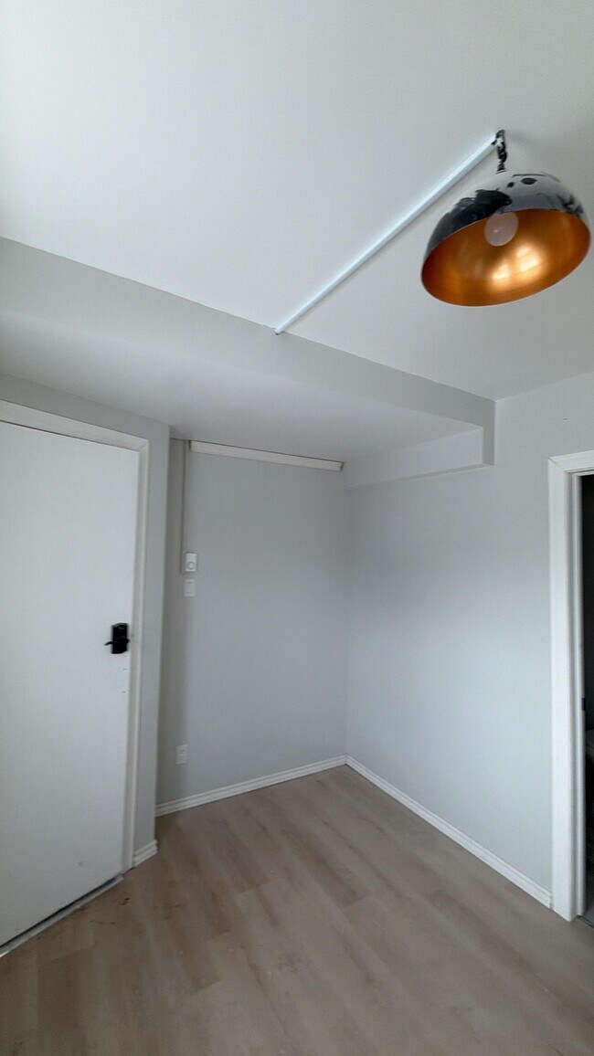 Photo du bâtiment - 1683 NS-242