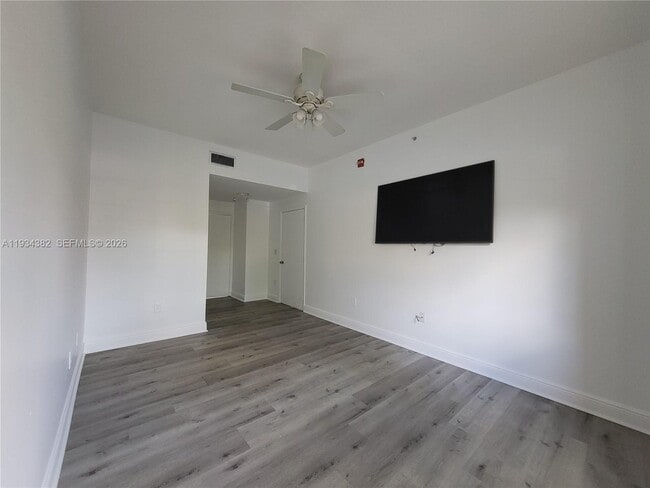 Foto del edificio - 7200 NW 114th Ave