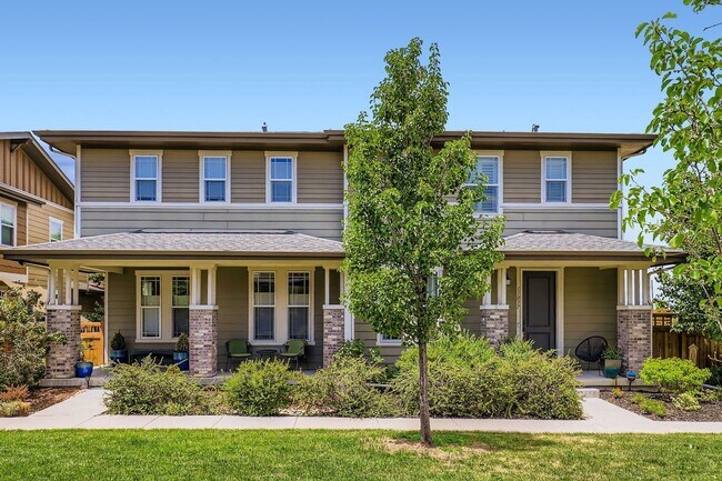 Building Photo - Charming 3 Bedroom