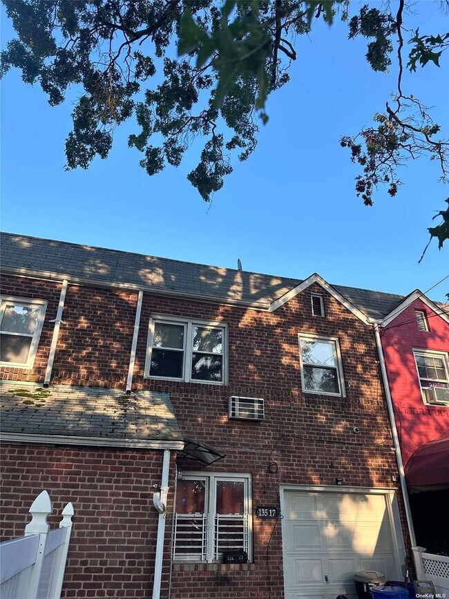 13517 224th St, Queens, NY 11413 Townhome Rentals in Queens NY