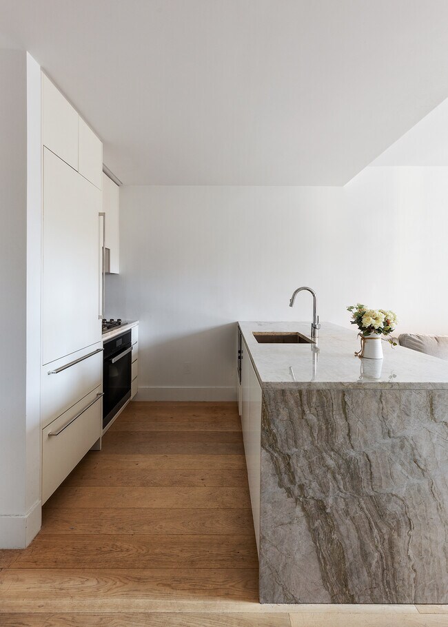 Foto del edificio - 15-1869 W 61st St