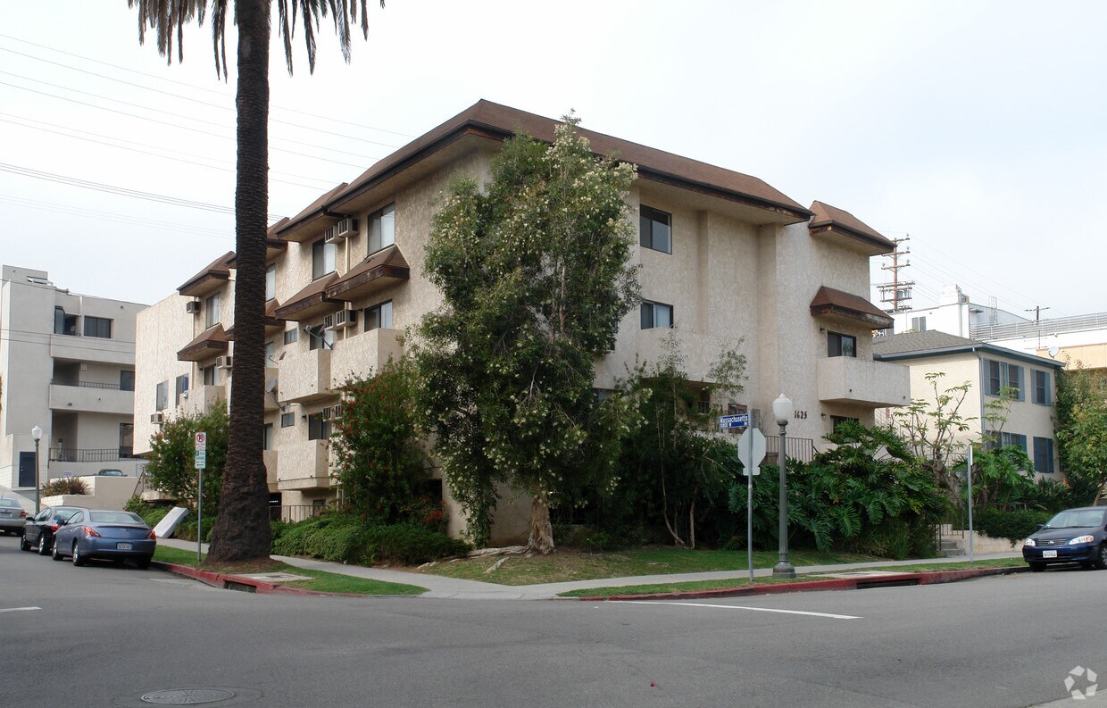 Building Photo - 1625 Glendon Ave