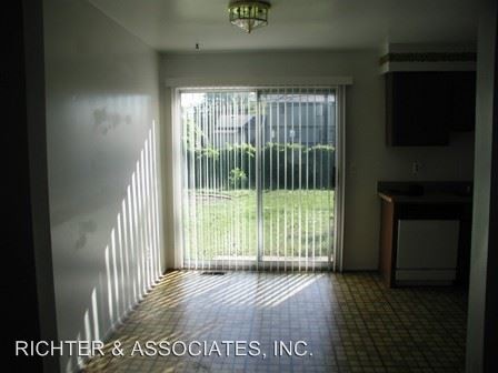 Foto del edificio - 3 br, 1.5 bath Apartment - 2050 N. SHELDON
