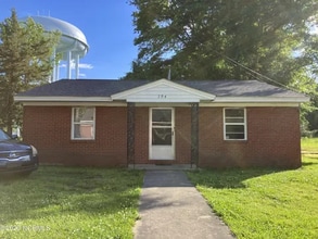 Building Photo - 704 Beamon St