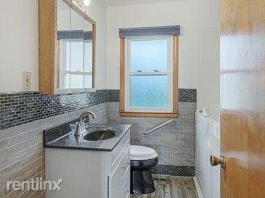 Foto del edificio - 2 br, 2 bath House - 126 E 4th St