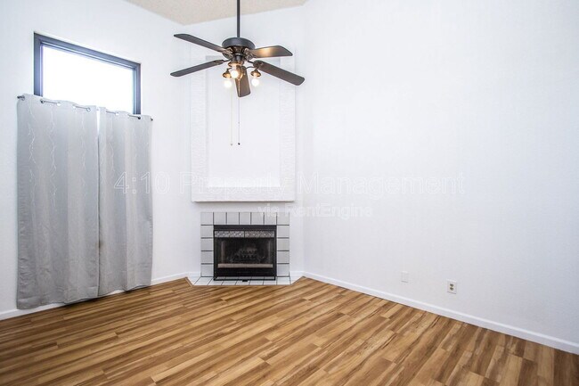 Building Photo - 1718 S Longmore