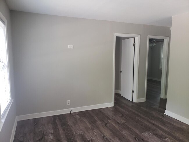 Building Photo - 2000 Lasalle St