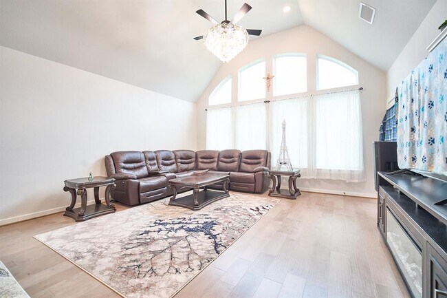 Foto del edificio - 24819 Yellow Spruce Cir