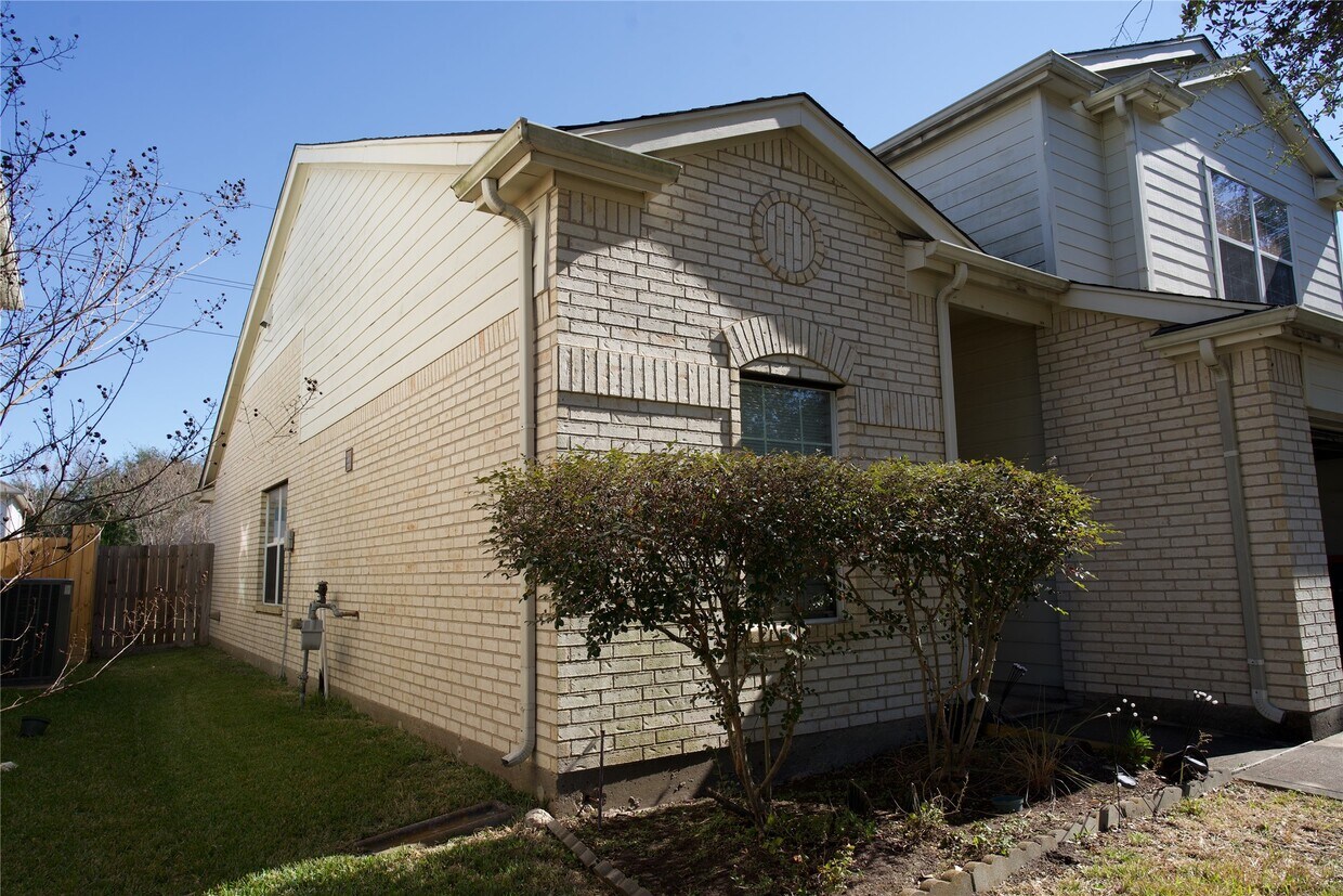 Foto del edificio - 10307 Sugarbridge Trail