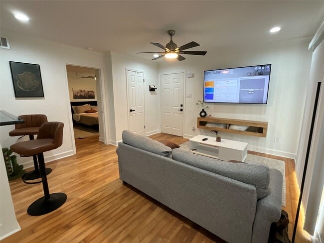Foto del edificio - 2750 Holly Hall St
