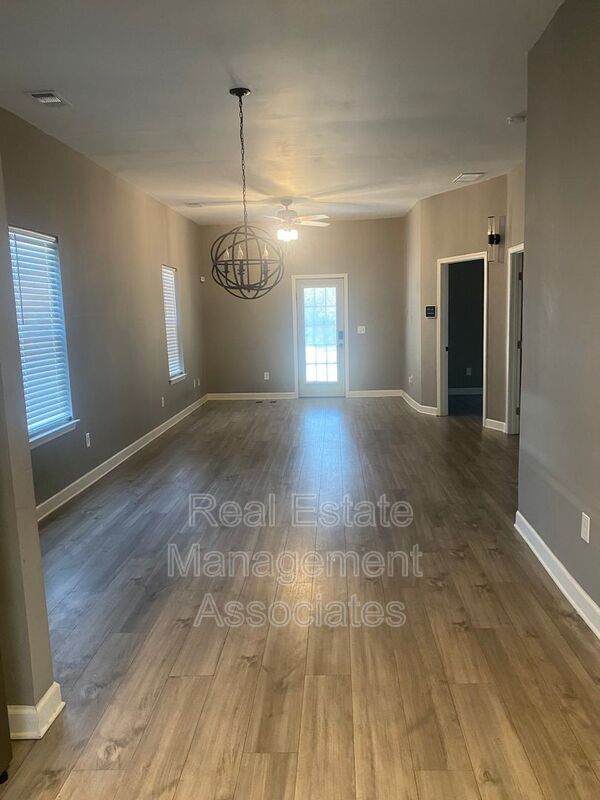 Foto del edificio - 609 N Hill St