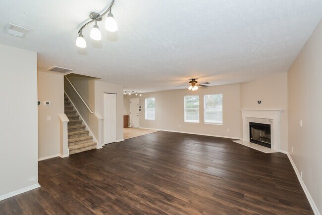 Building Photo - 2653 Sutherland Dr