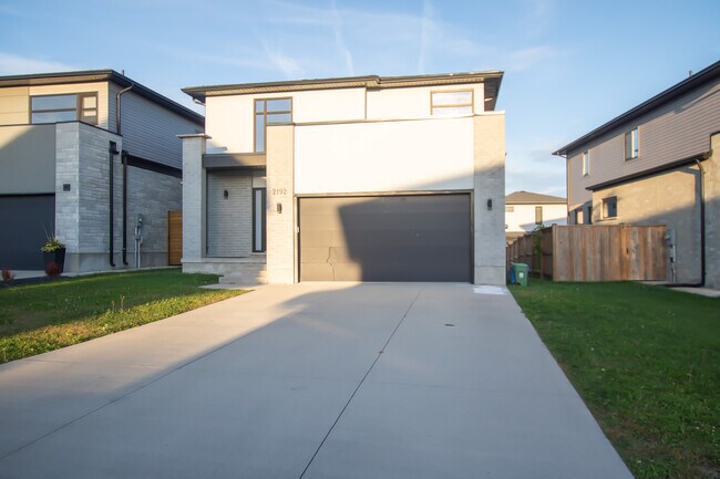 Photo du bâtiment - Gorgeous 4 Bdrm * 3 Bath * Lambeth * South London * AVAIL OCTOBER!